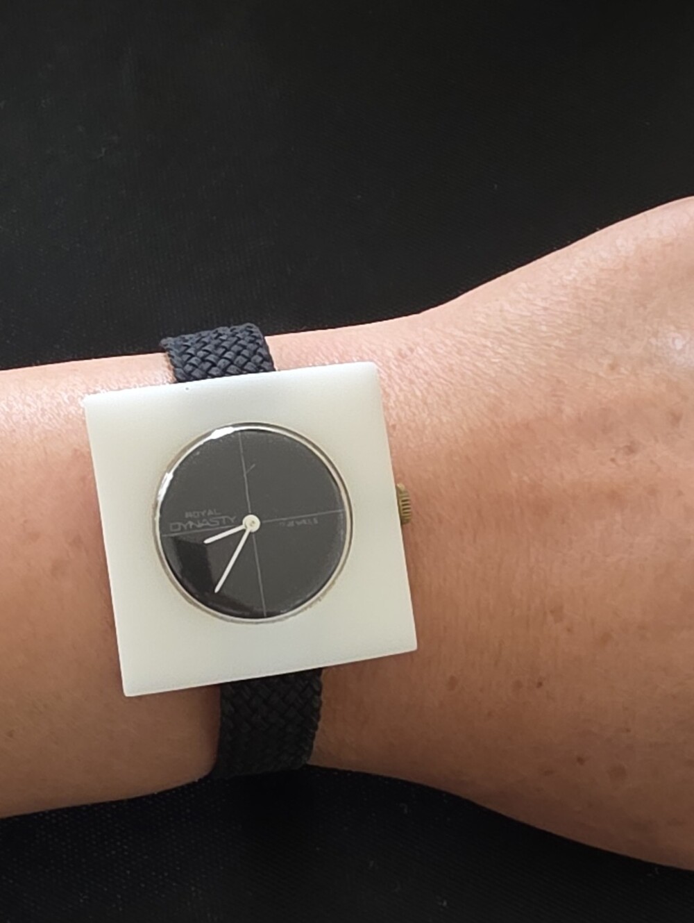 VTG Royal Dynasty White Square Lucite Acrylic 17 Jewels Black Dial Retro Works